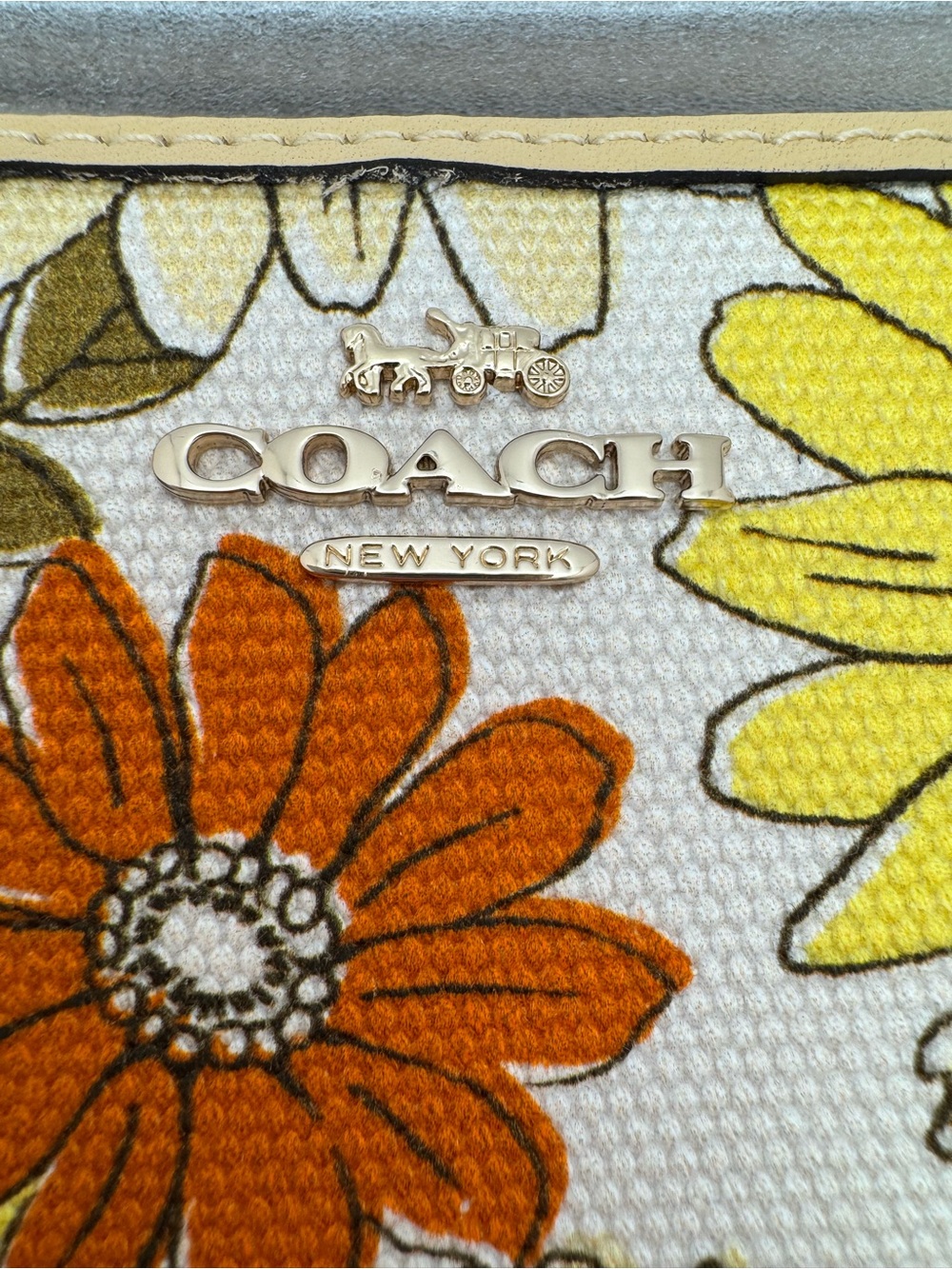 NWT Coach CEF83 Vanilla Sunflower Floral Print Corner Zip Wristlet - Picture 7 of 15